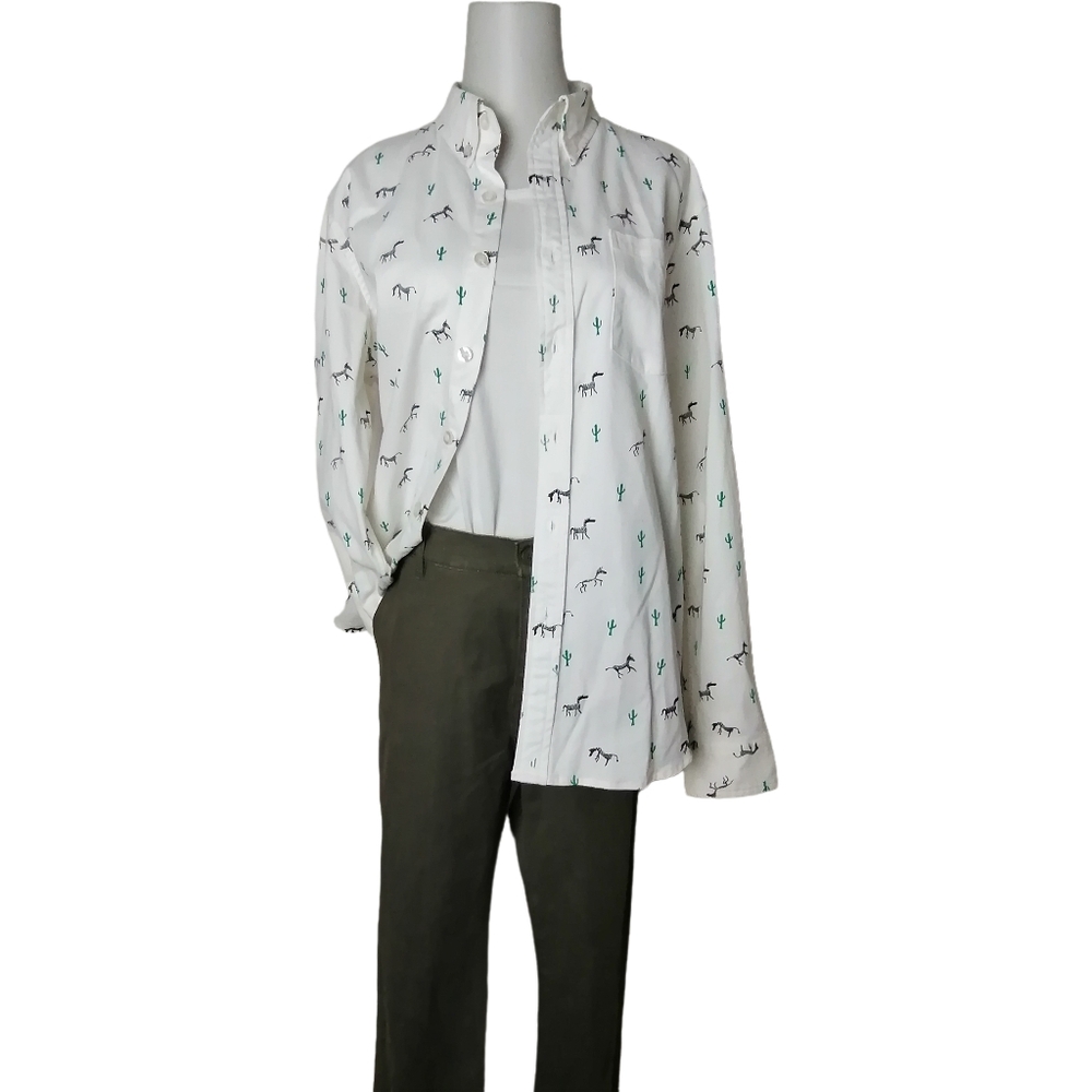 🌻 A white cotton shirt with a zebra and cactus print.